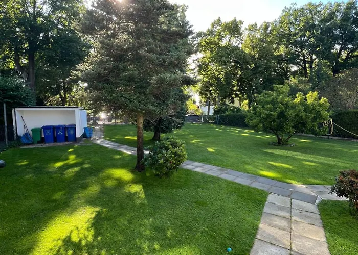 Schoenes 2 Zimmer Apartment An Der Stadt Grenze Mit Klimaanlage