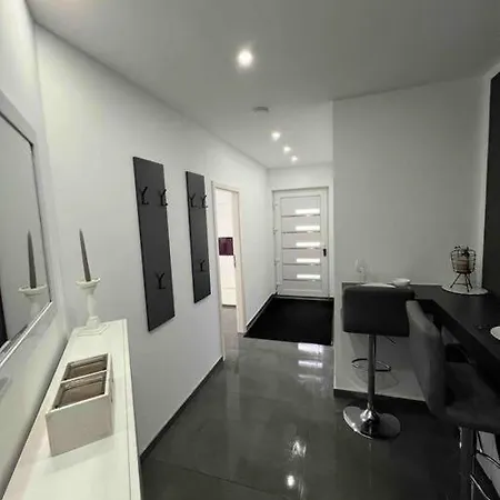 Schoenes 2 Zimmer Apartment An Der Stadt Grenze Mit Klimaanlage Blankenfelde-Mahlow Zewnętrze zdjęcie
